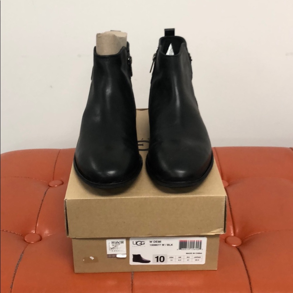 UGG Women's Black Leather Chelsea Ankle Boots